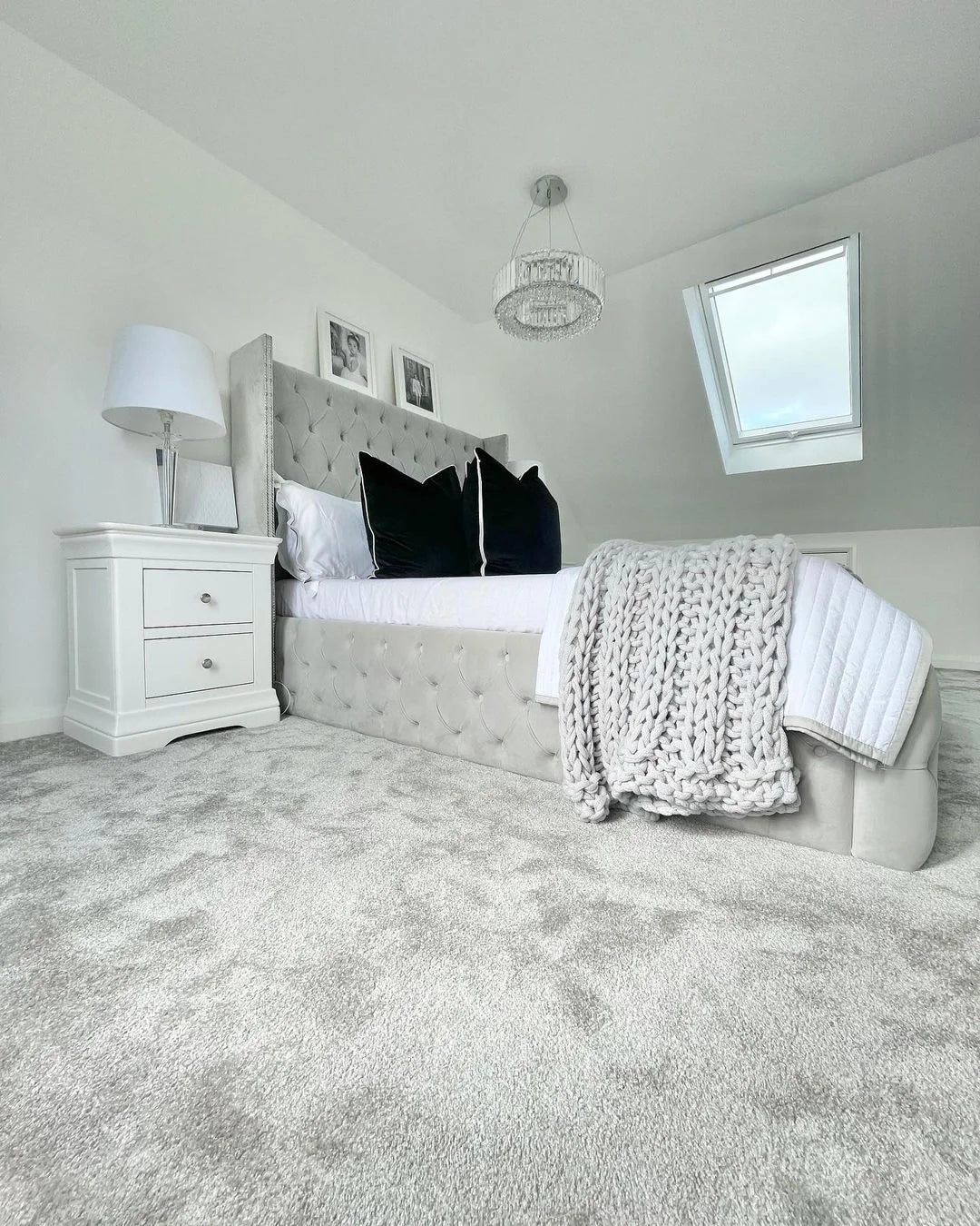 Cadre de Lit Armony Gris - Élégance Néo-Classique