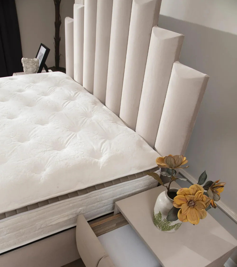 Lit Coffre Pyramide Beige - Design Élégant