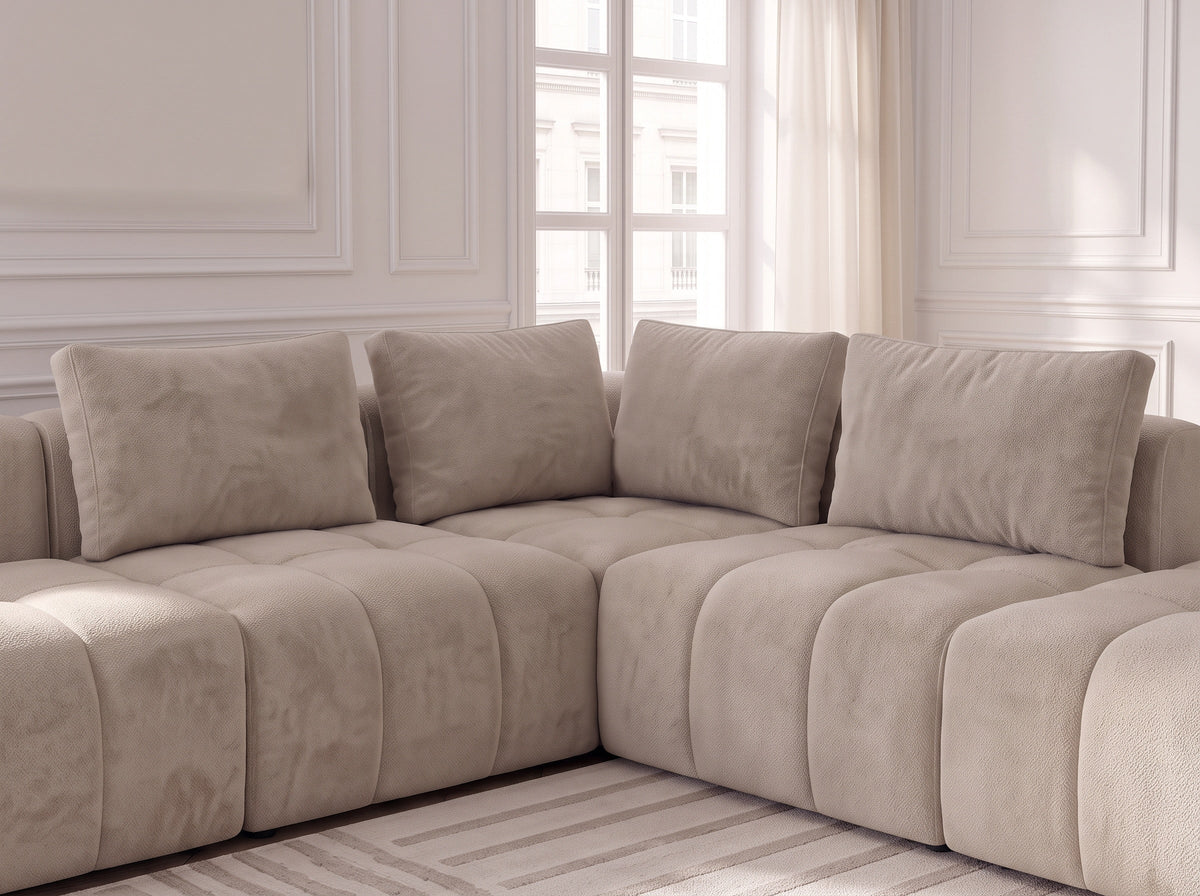 Canapé d’angle Liyah 295x295 cm en laine rasée beige crème – Grand canapé design moderne et confortable
