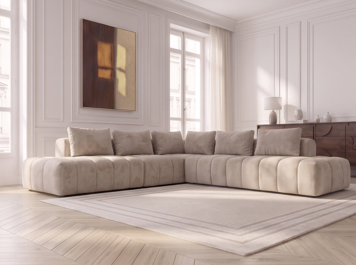 Canapé d’angle Liyah 295x295 cm en laine rasée beige crème – Grand canapé design moderne et confortable