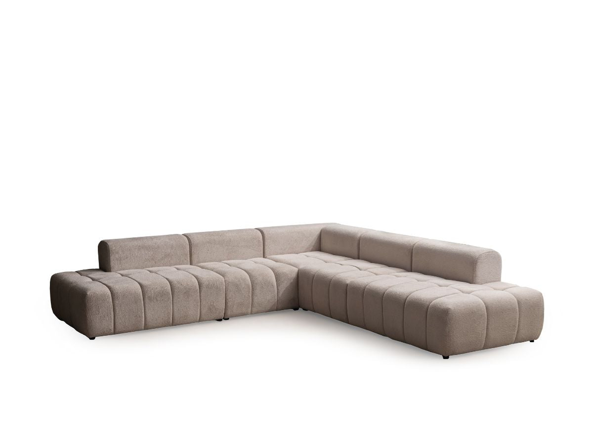 Canapé d’angle Liyah 295x295 cm en laine rasée beige crème – Grand canapé design moderne et confortable