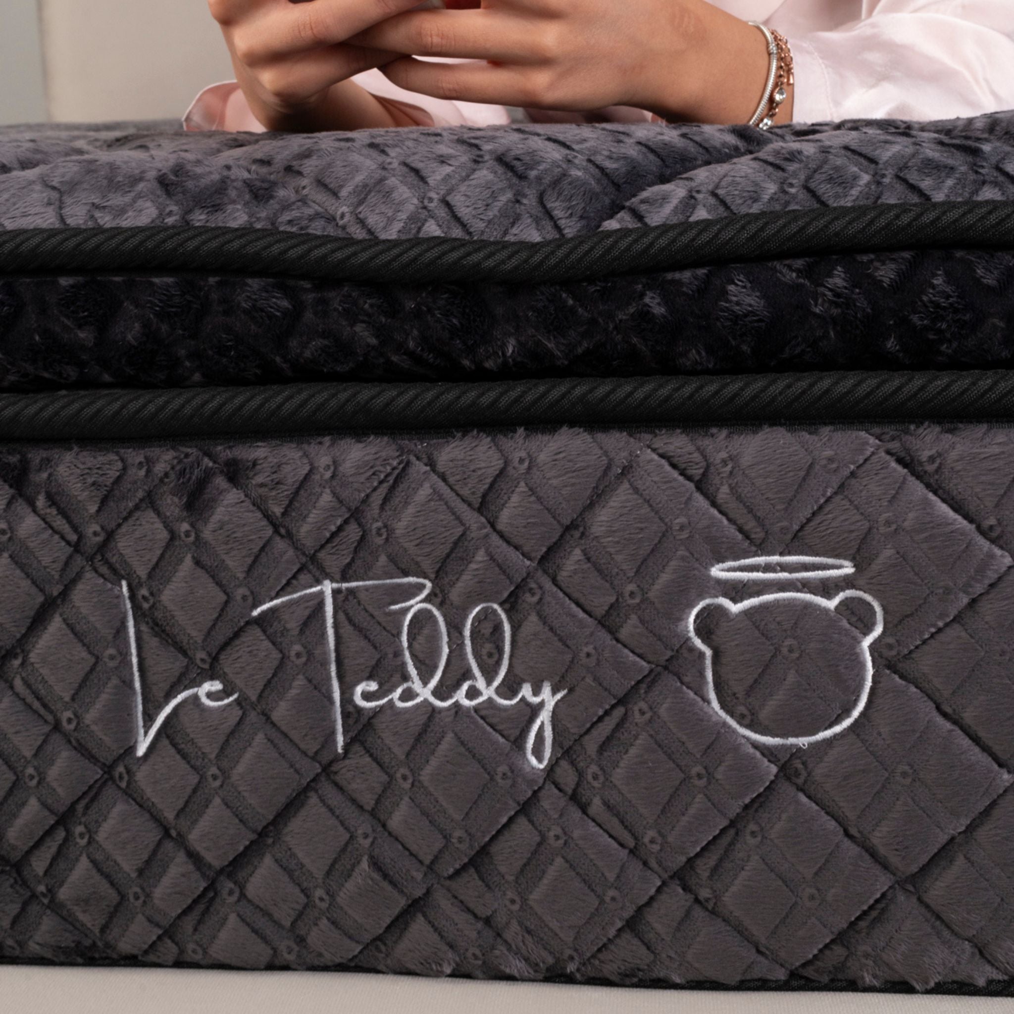 Matelas Teddy Black 30 cm : Confort Suprême et Technologie Avancée