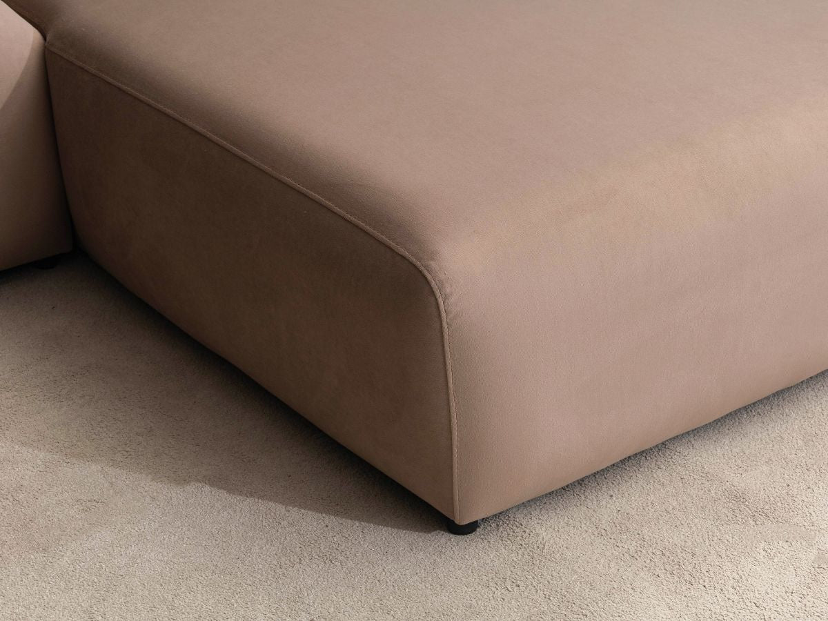 Canapé d’Angle Barkley en velours anti-tâche mokka – Angle droit ou gauche – 265x185 cm