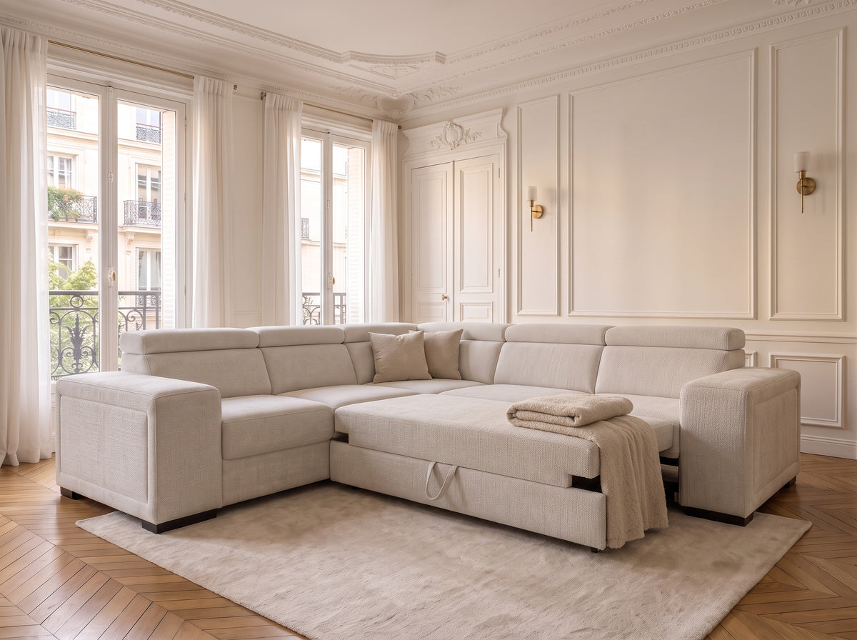 Canapé convertible Karola ouvert en lit (couchage) dans un salon haussmannien