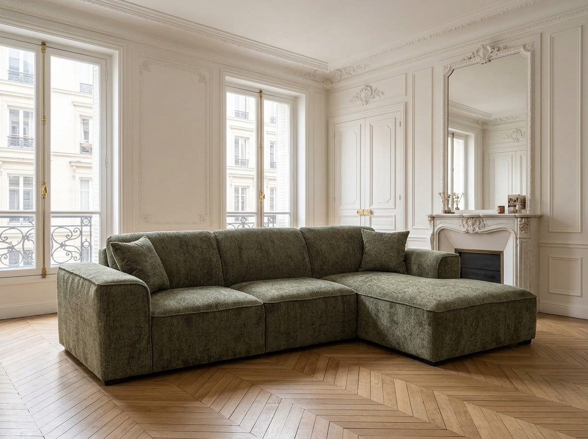 Canapé d'angle Paris en tissu chenille vert olive dans un salon haussmannien
